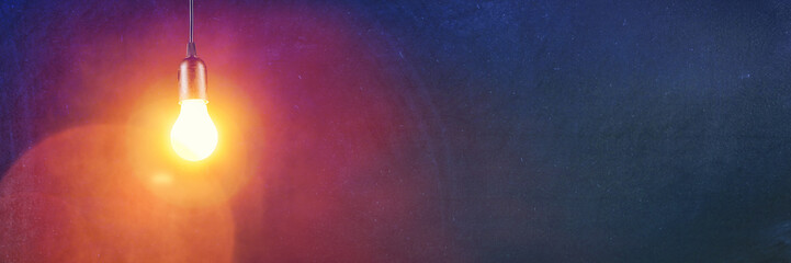 工作人员进入生产现场禁止穿什么