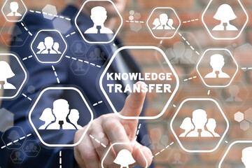 根据马克思主义关于个人与社会关系的原理说明人生的自我价值与社会价值？