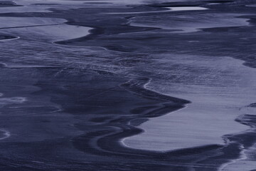 手泡完明矾之后手指指腹变黑了怎么回事啊