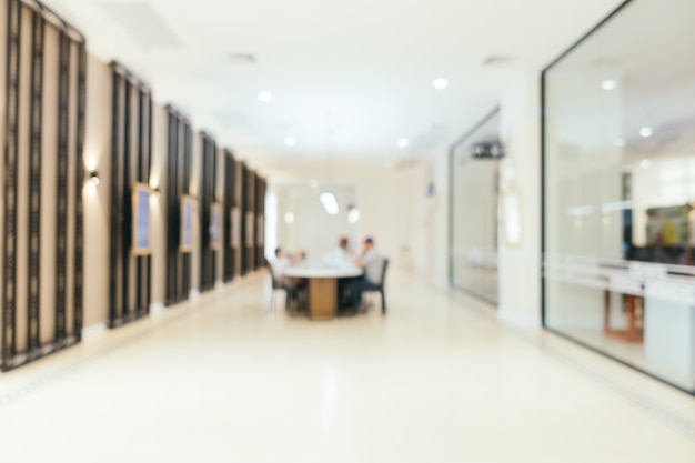 根据马克思主义关于个人与社会关系的原理说明人生的自我价值与社会价值？